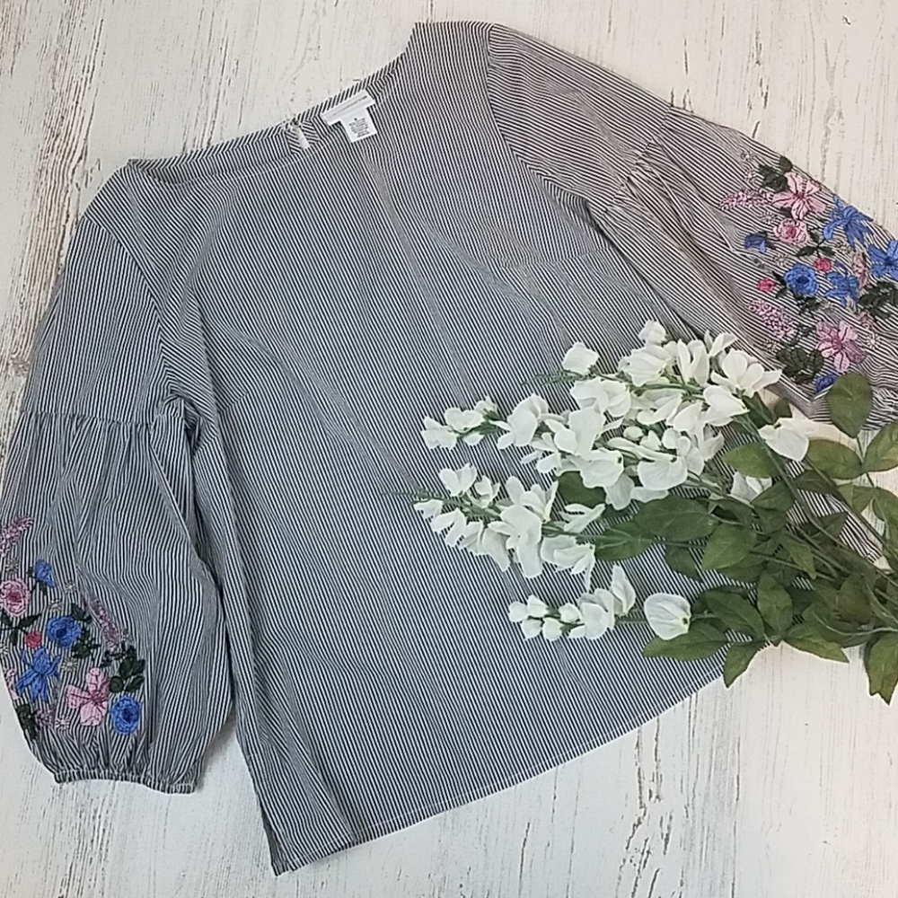 Liz Claiborne Peasant Sleeve Embroidered Top